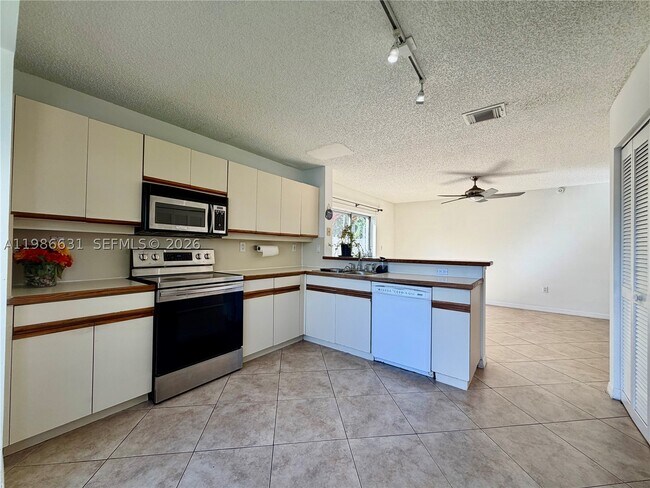 Building Photo - 12619 NW 11th Pl