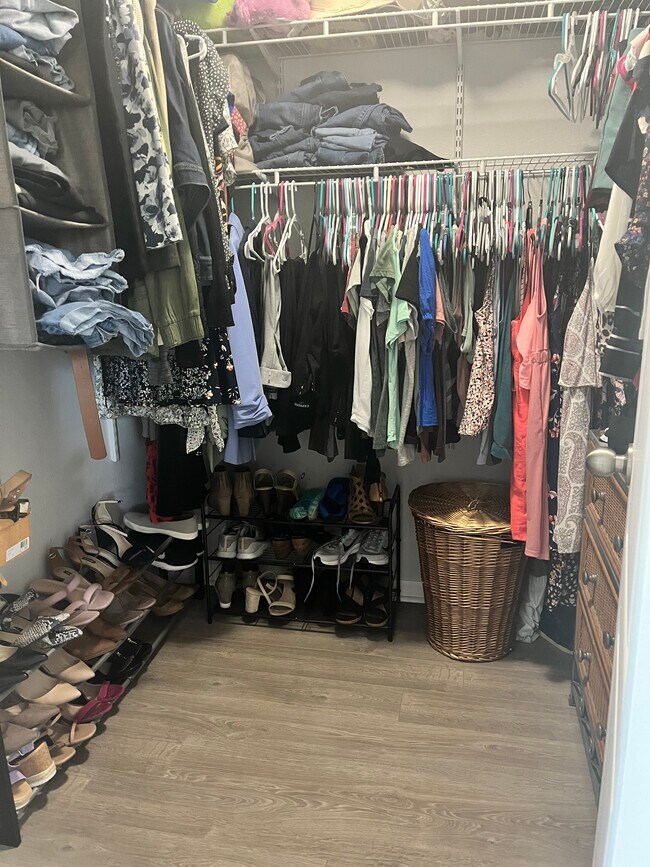 Building Photo - 2819 Lantern Hill Ave