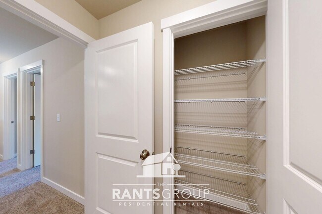 Building Photo - Leah's Landing