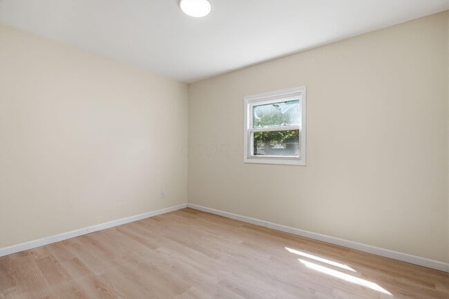 Building Photo - 1074 S James Rd