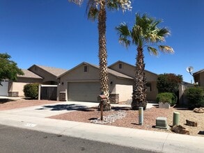 Building Photo - 3 Bedroom 2 Bath Home near Hualapai School!