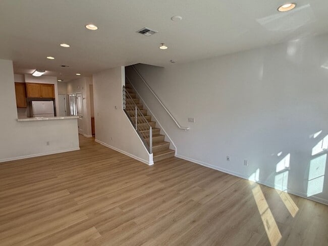 Building Photo - 3-Bedroom Townhome in Central Richmond Near Richmond BART Station