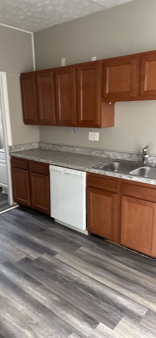 Building Photo - **Deposit Special $500** 526 Brandt 3BR/1B...