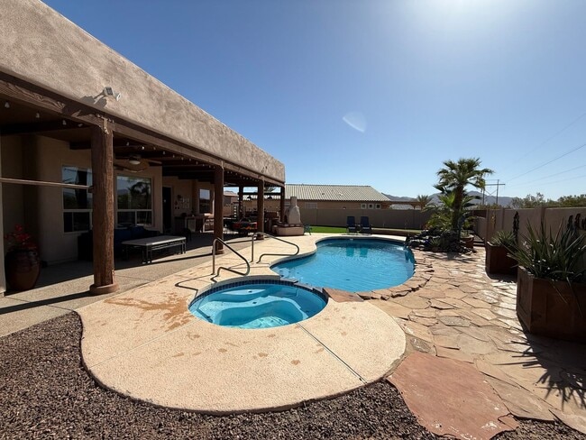 Building Photo - Gorgeous Furnished Pool/Spa Home with spectacular views