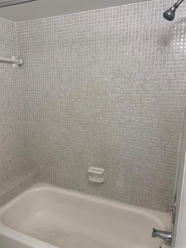 Building Photo - 3125 Oakland Shores Dr