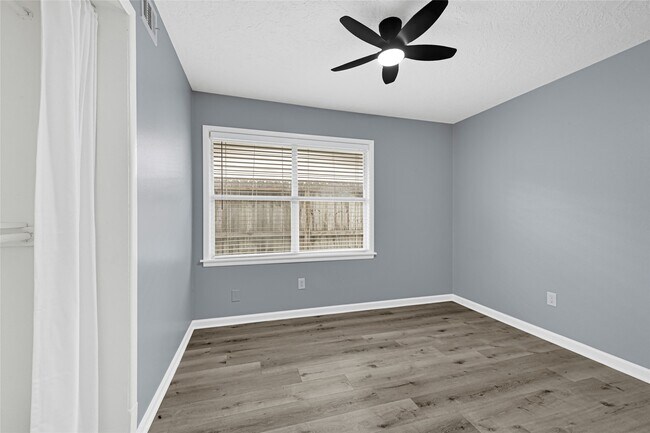 Building Photo - 2131 Counter Point Dr