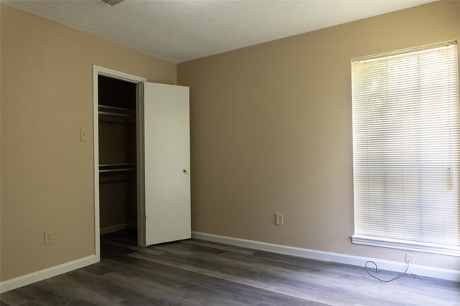Building Photo - 8643 Causeway Dr