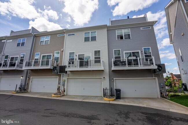 Building Photo - 6069 Dreher Ct