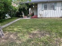 Building Photo - D821-823BA