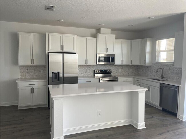 Building Photo - 6919 Nemours Pkwy