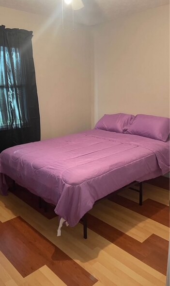 Building Photo - 1582 Main St