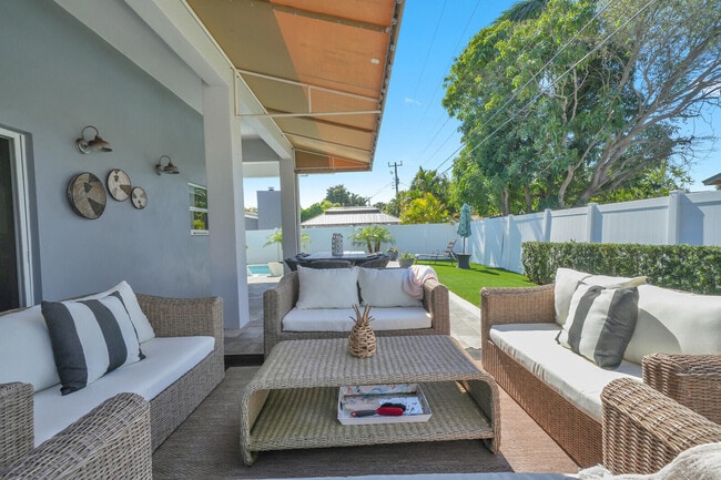 Building Photo - 875 SE 13th Ave