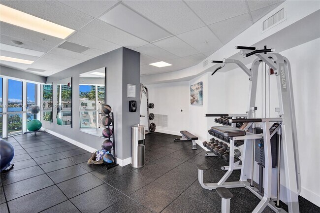 Building Photo - 480 NE 30th St