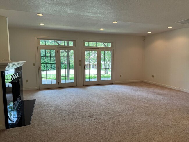 Building Photo - South AVL - Grand Residence in The Cotswol...