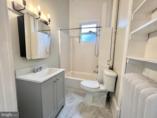 Building Photo - 735 Spruce St