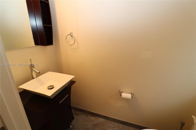 Building Photo - 609 NE 28th St