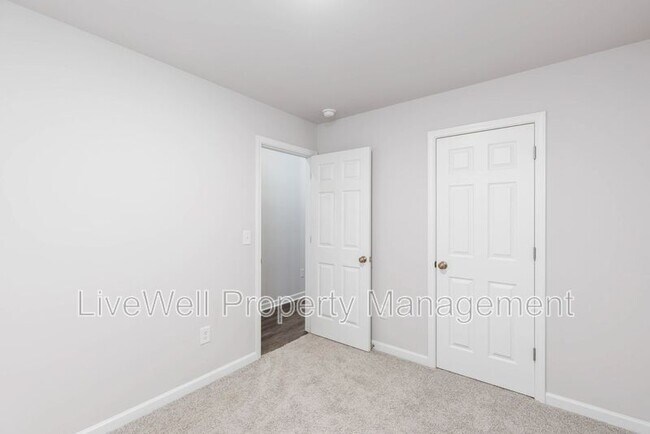 Building Photo - 60 Jonathan Dr