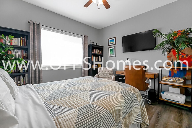 Building Photo - 712 Cypress Dr