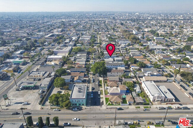 Building Photo - 229 E 85th St