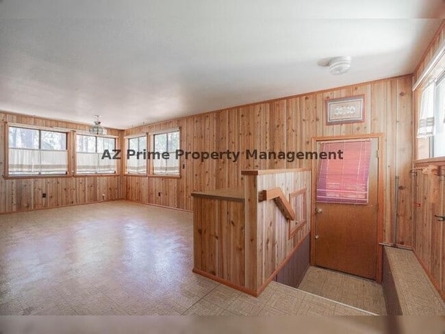 Building Photo - 5383 Glenwood Ln