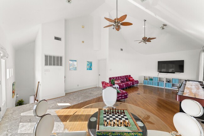 Building Photo - 315 Fairview St