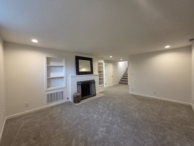 Building Photo - 963 Parkway Dr NW