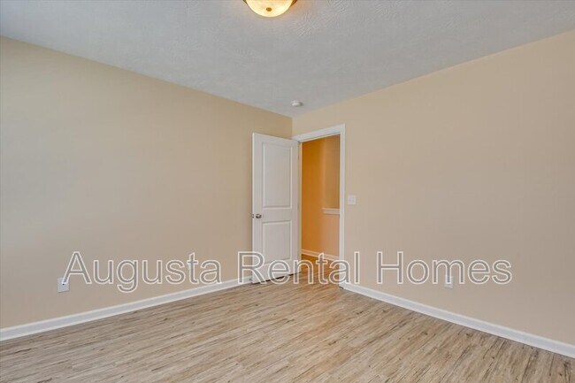Building Photo - 1036 Lancaster Way