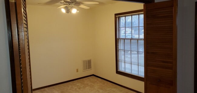 Building Photo - 3 bd, 2 ba E Columbia, Sunrise Estates, ne...