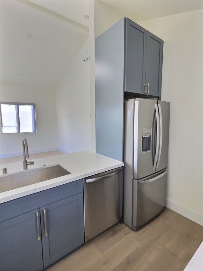 Building Photo - 5340 Grosvenor Blvd