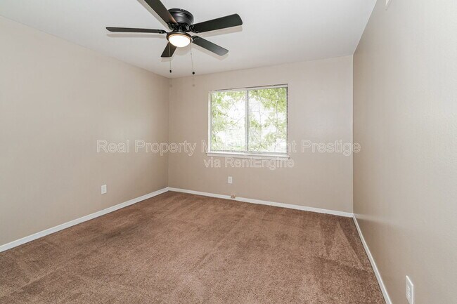 Building Photo - 1520 Yale St