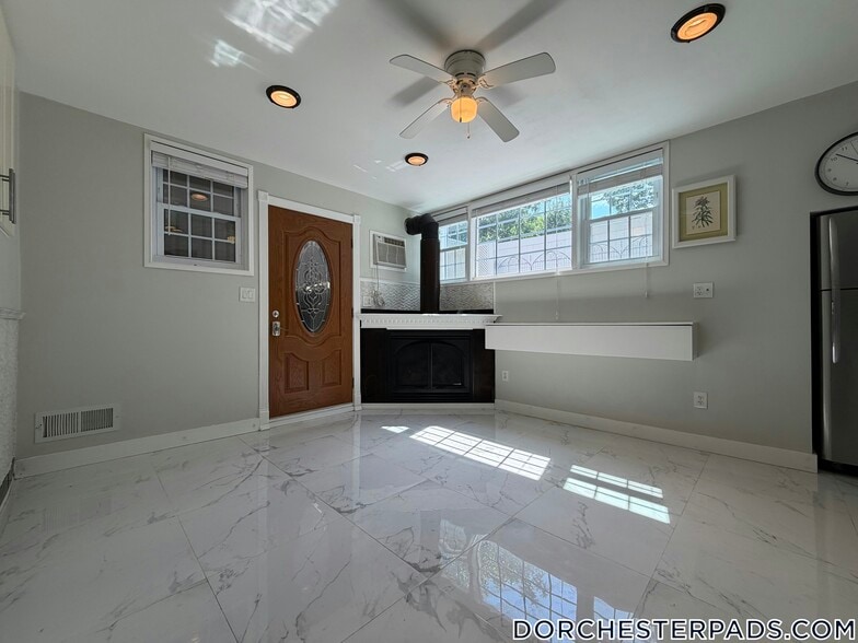 Building Photo - 235 Savin Hill Ave
