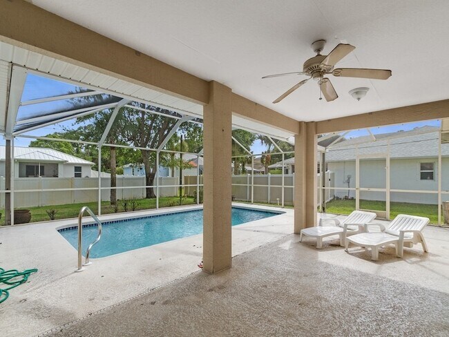 Building Photo - 962 Montrose Ave