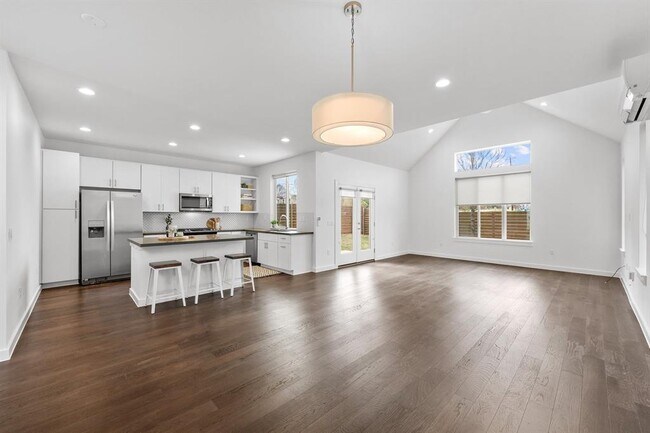 Building Photo - 3600 Clary Wy