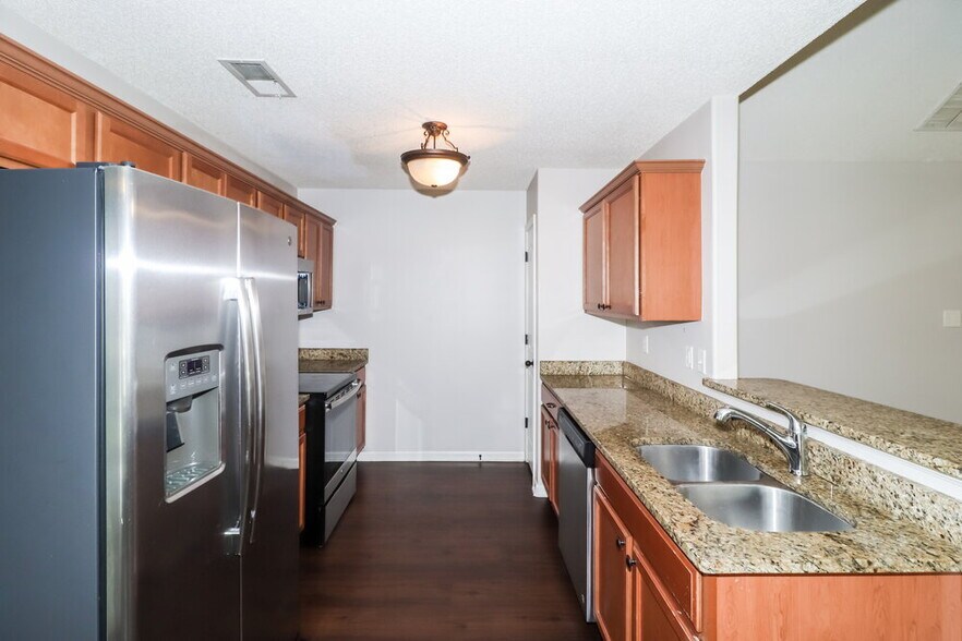 Building Photo - 9450 Darren Cir S