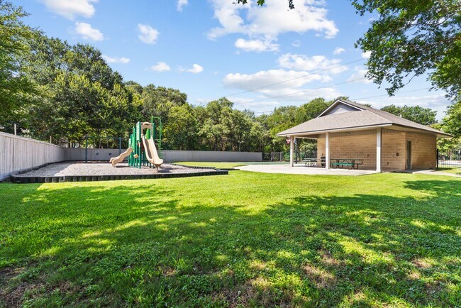 Building Photo - 2538 Somerall