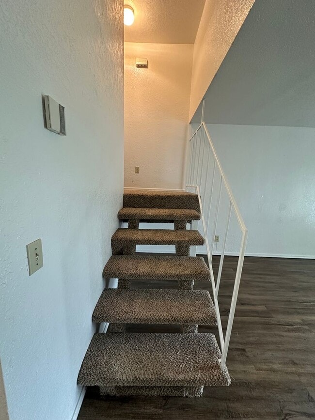 Building Photo - 1311 Eastgate Dr