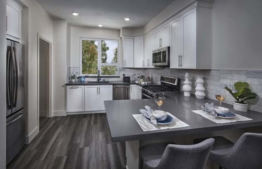 Building Photo - 981 41st St