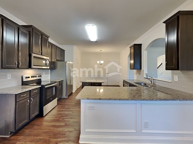 Building Photo - 216 Leland Ln