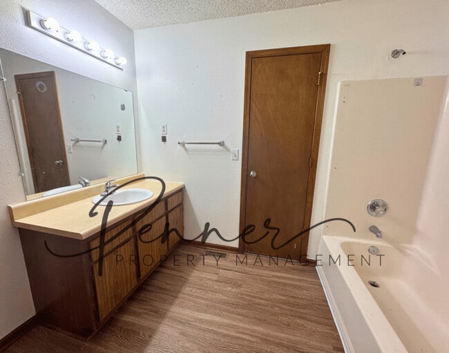 Building Photo - 18905 Lexington Rd