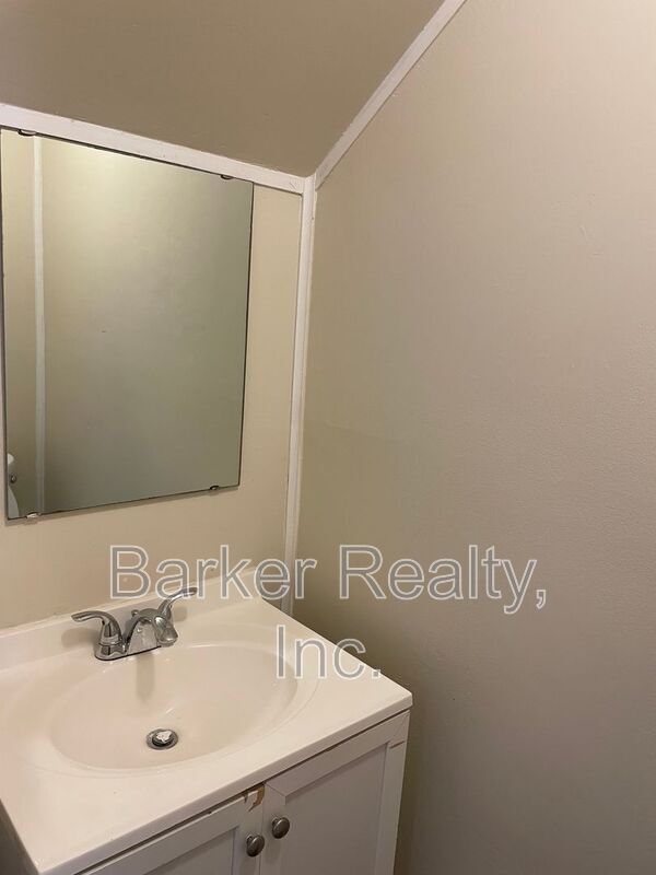 Building Photo - 7042 Longstreet Dr