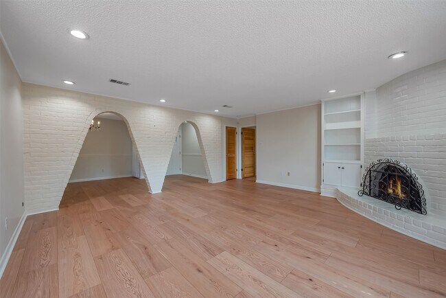 Building Photo - 730 Seamaster Dr