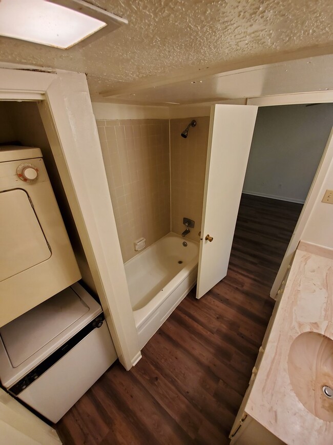 Building Photo - Bryan (Very Near to Northgate) SUBLEASE 1 Bedroom / 1 Bath  Condo near TAMU!