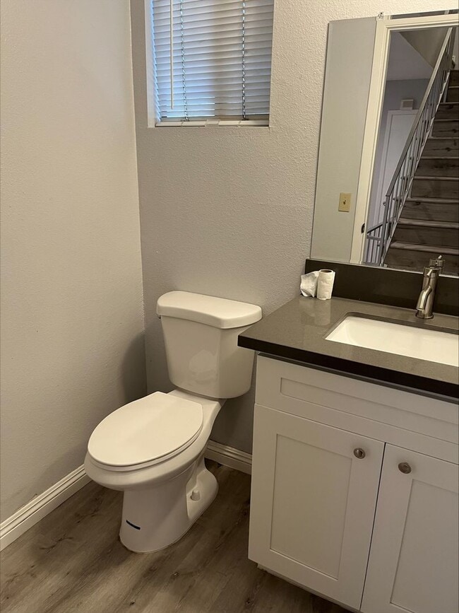 Building Photo - Condo of 3 bedrooms and 2.5 baths in Alhambra