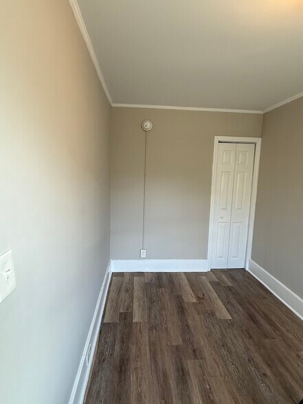 Building Photo - 637 Northampton St