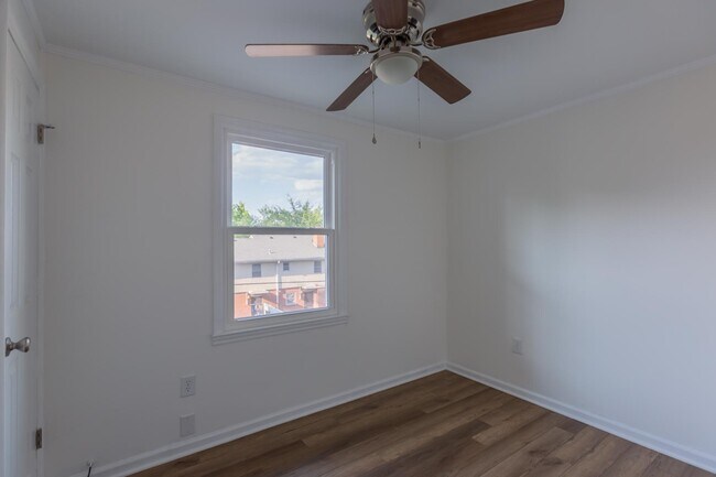 Building Photo - 201 Holly Dr