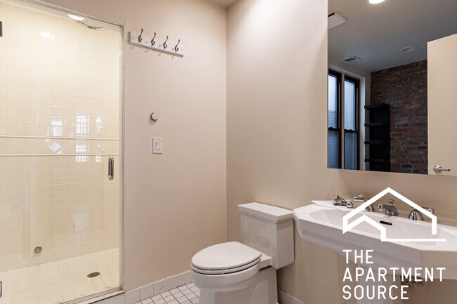 Building Photo - 1330 W Madison St