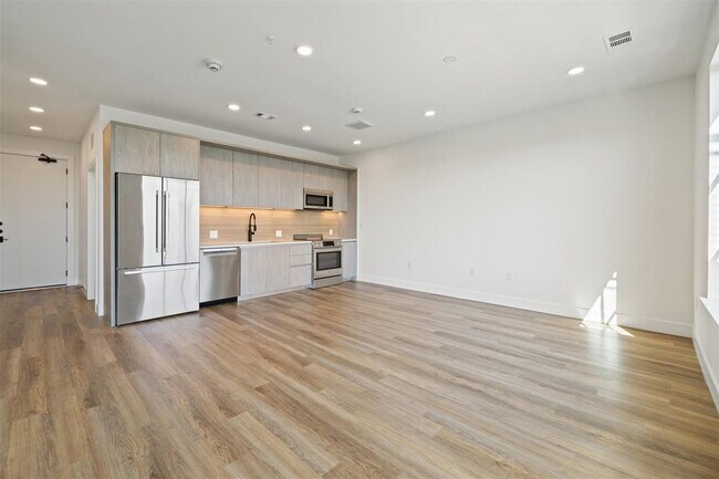 Building Photo - 4315 S Congress Ave