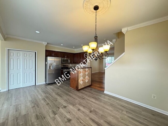 Building Photo - 10230 Magnolia Grove Dr