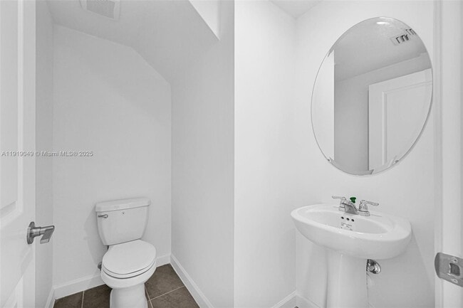 Building Photo - 1400 SE 6th Rd