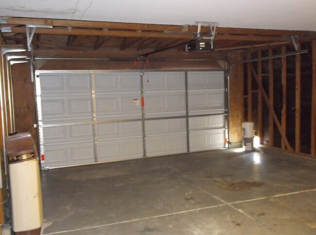 Building Photo - 7245 Great Oak Ave